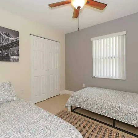 Lovely Cottage - Close To Siesta, Shops & Dining